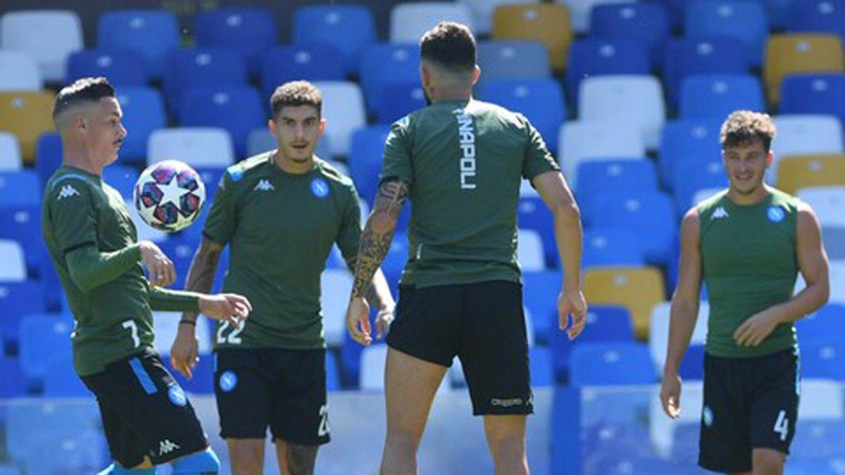 El Nápoles, en el entrenamiento de este viernes, antes de viajar a Barcelona