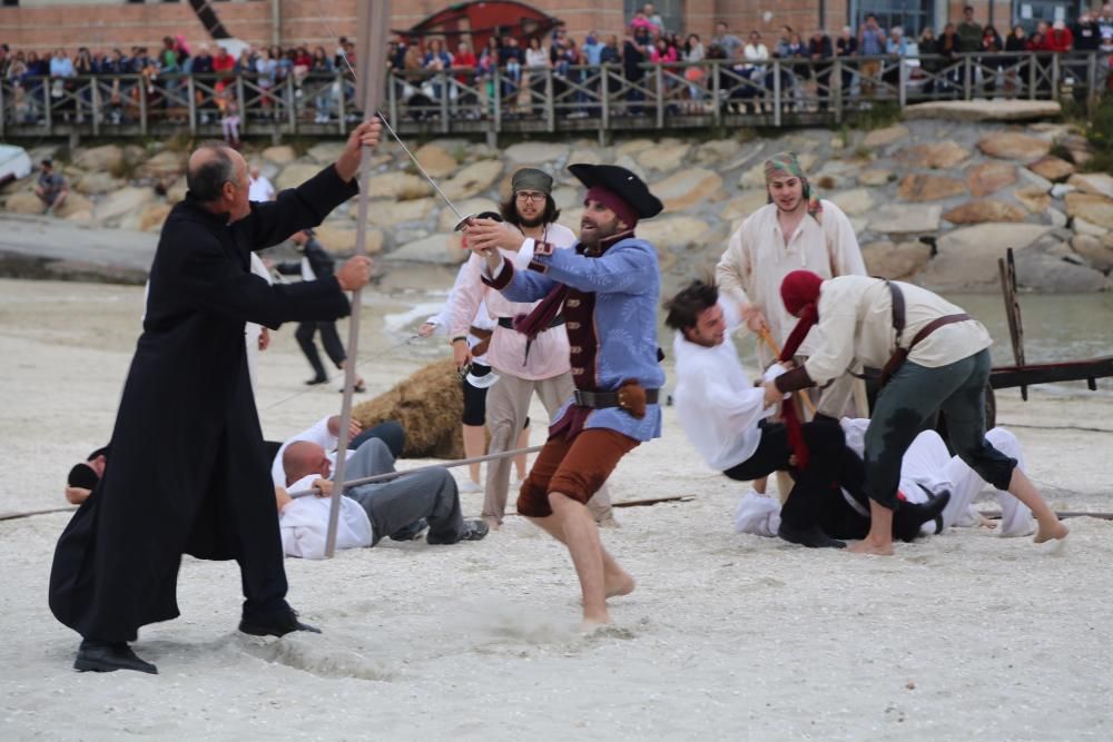 Bucaneros, corsarios y filibusteros toman las calles de San Vicente en la quinta edición del Desembarco Pirata.