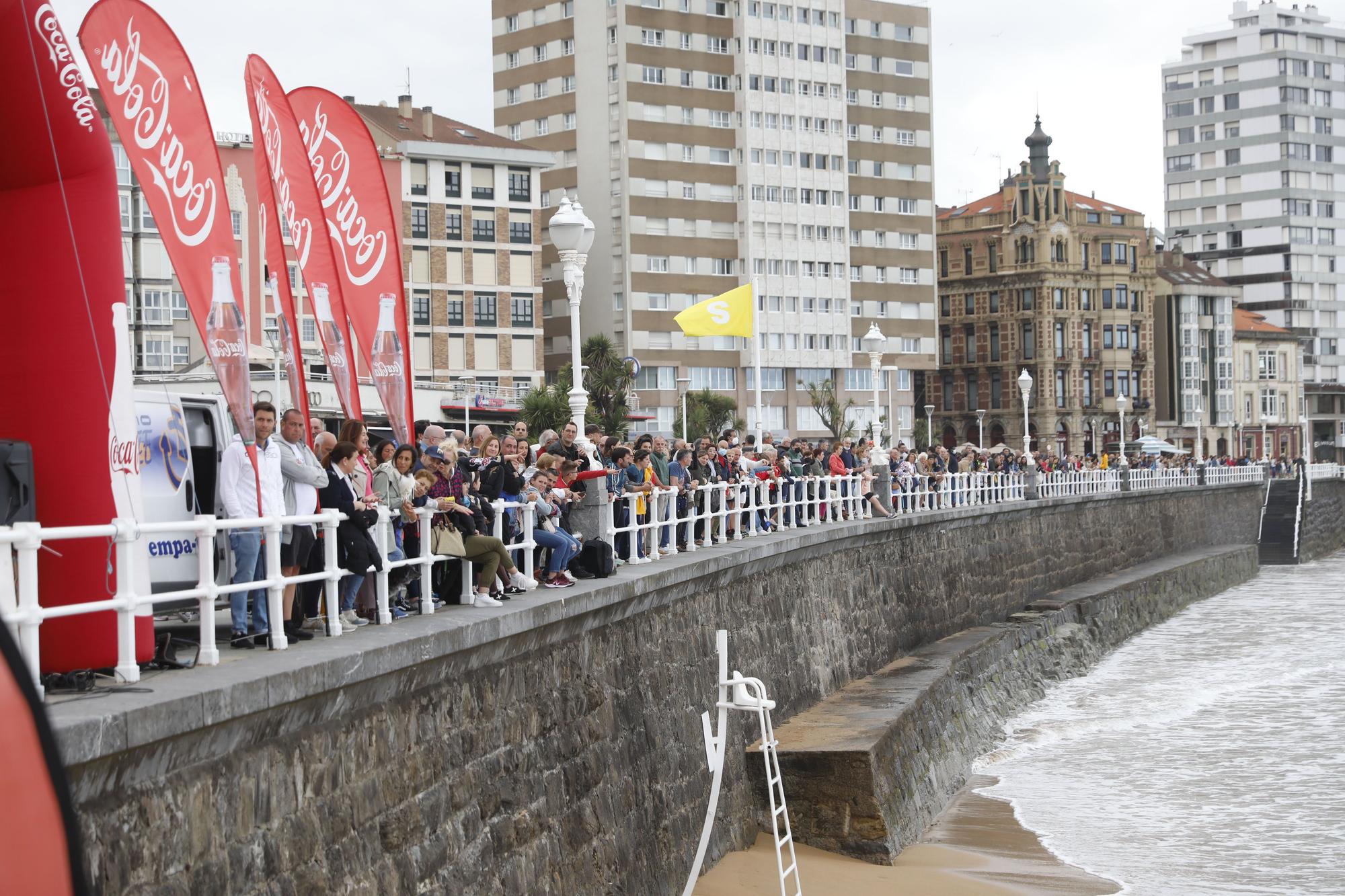 En imágenes: Travesía a nado por el día de San Pedro en Gijón