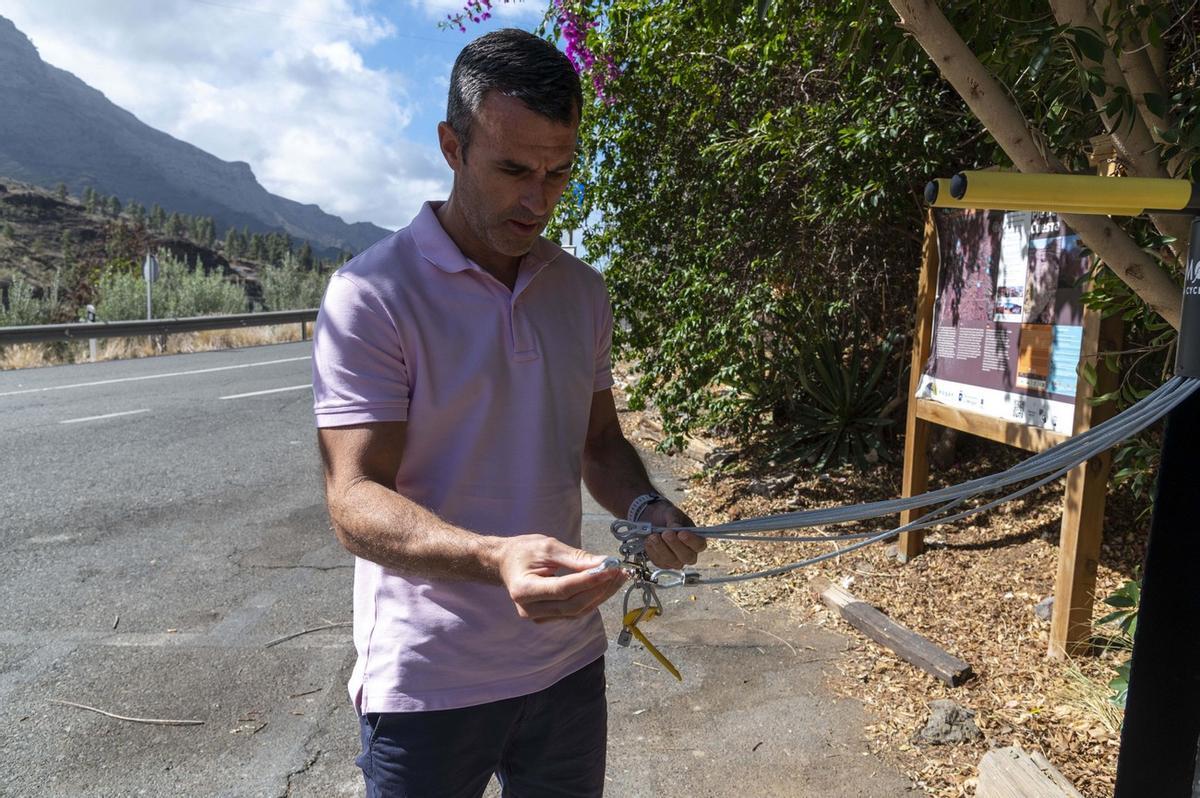 El concejal de Deportes, y presidente del Comité de Acción Local del ECO-TUR2, Lucis Becerra, condena este acto vandálico.