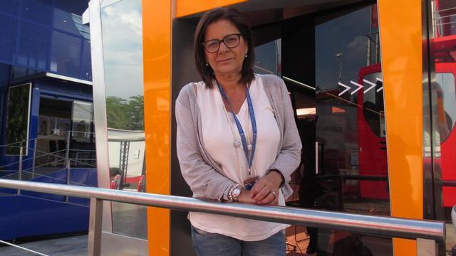 Basi Ramal, madre de Dani Pedrosa, en la puerta del hospitality de Repsol en Montmeló