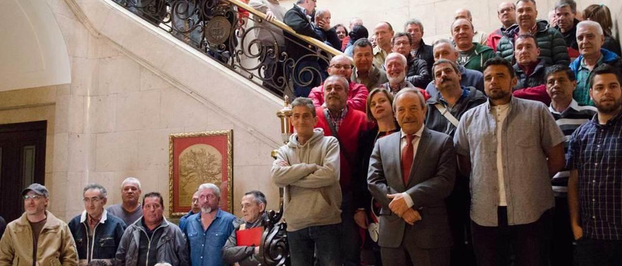 Recepción en el Ayuntamiento a los trabajadores de los planes de empleo de este año.