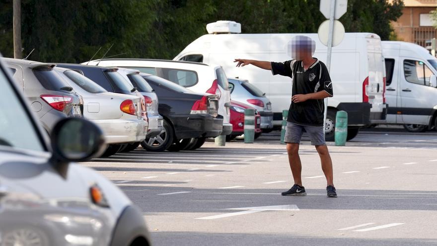 Castelló impone 51 denuncias a gorrillas y refuerza la vigilancia en cuatro zonas