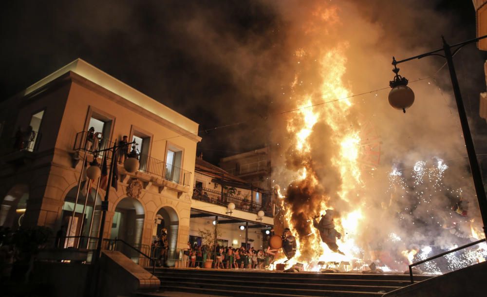 San Vicente se viste de fuego