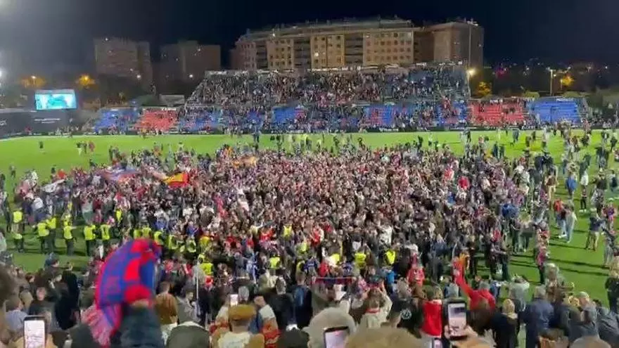 Afición eufórica tras el ascenso del Eldense