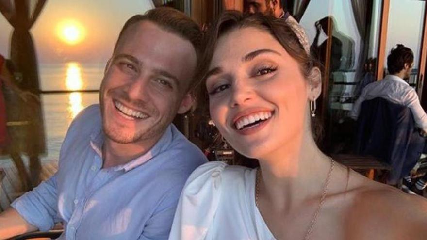 Kerem Bürsi y Hande Erçel, protagonistas de «Love in the air». | TELECINCO