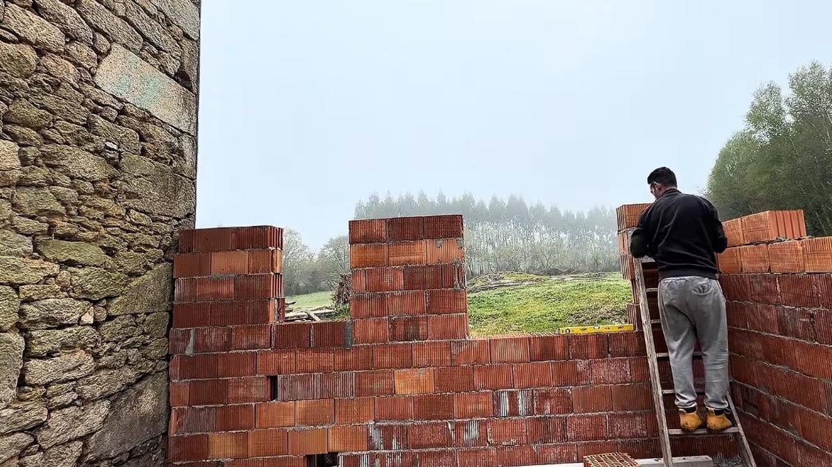 La pareja explica por qué decidieron abandonar su tierra de origen para irse a Galicia.