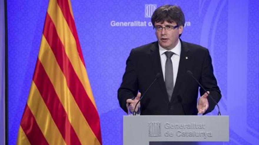 Puigdemont exige la retirada de toda la policía española