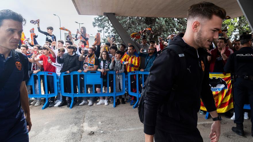 Las mejores imágenes de la apoteósica salida del Valencia CF a Sevilla