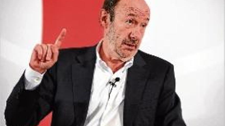 El líder del PSOE, Alfredo Pérez Rubalcaba, ahir a Toledo.