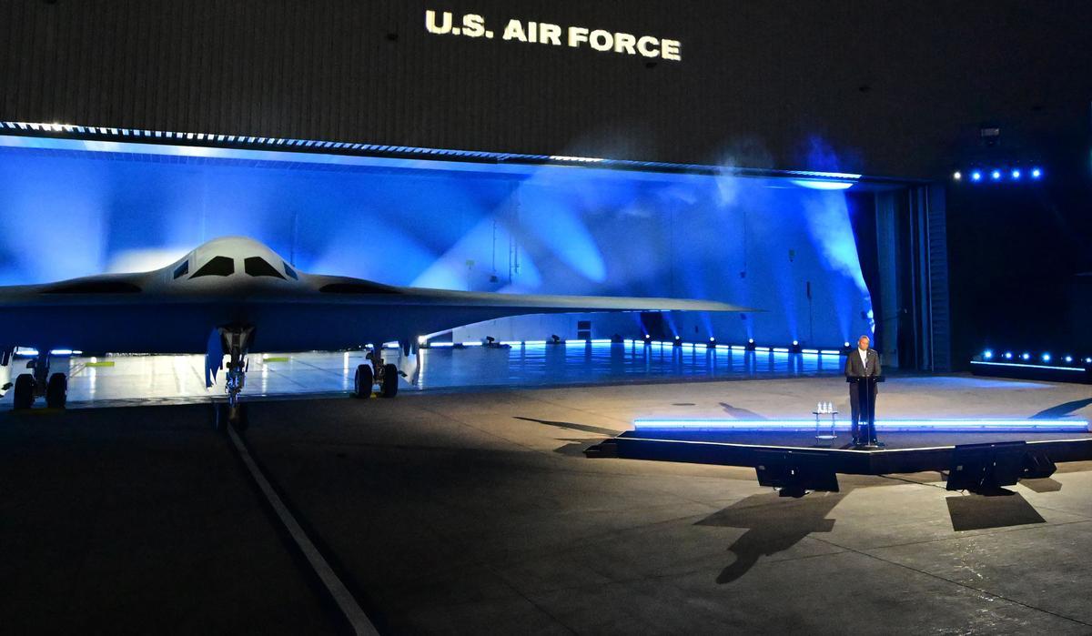 Estados Unidos presenta el primer avión de una nueva flota de bombarderos nucleares