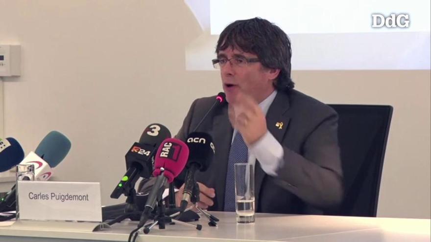 Puigdemont diu que "són els ciutadans" qui poden demanar-li deixar l'escó