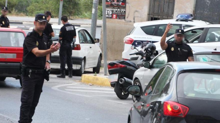 Uno de los habituales controles policiales en La Tafalera de Elda