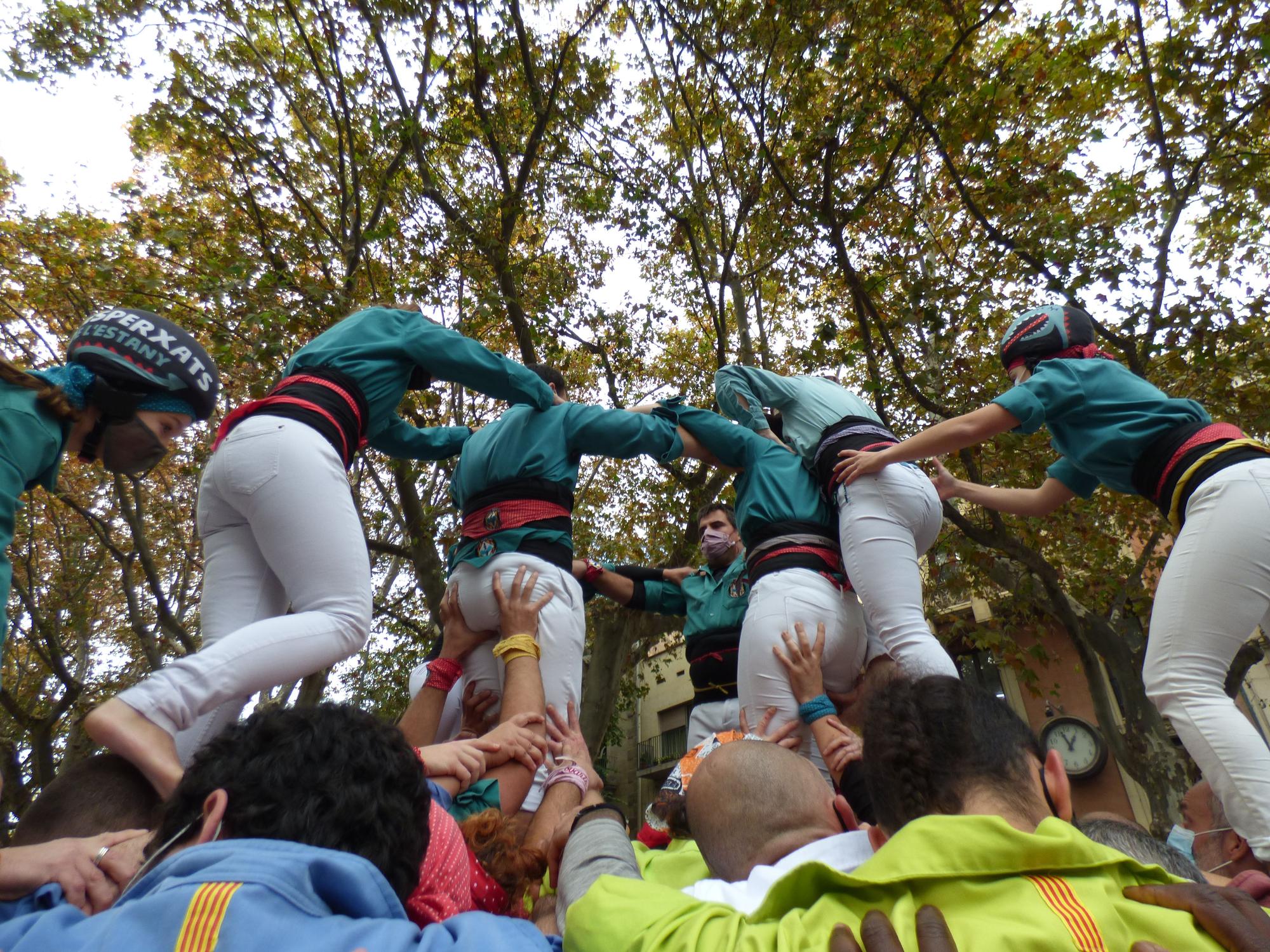 Onze colles castelleres es reuneixen a Figueres en la trobada de tardor de Colles del Nord