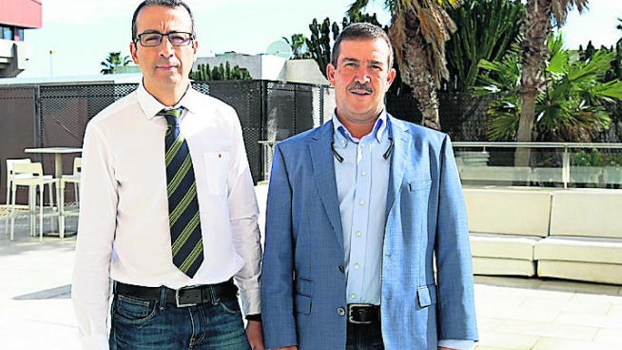 Los médicos Víctor Sierra y José Luis Méndez, ayer.