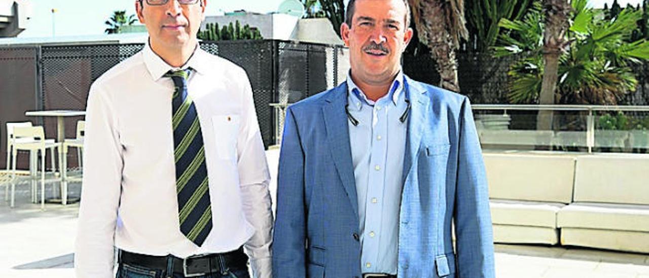 Los médicos Víctor Sierra y José Luis Méndez, ayer.