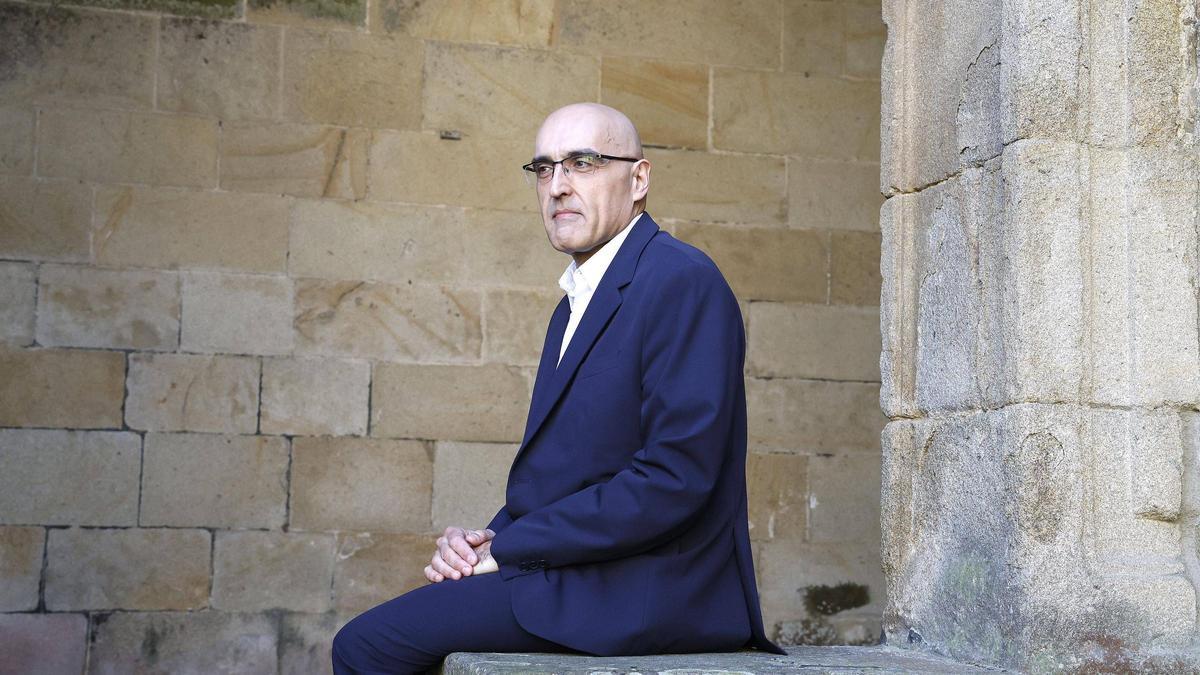 José Antonio Castro Lodeiro en el claustro del Seminario Mayor, en San Martín Pinario, Santiagoi