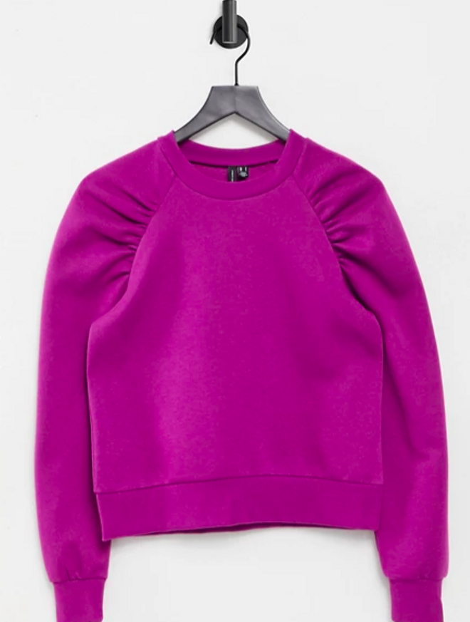 Sudadera violeta con detalle de hombro fruncido de Vero Moda