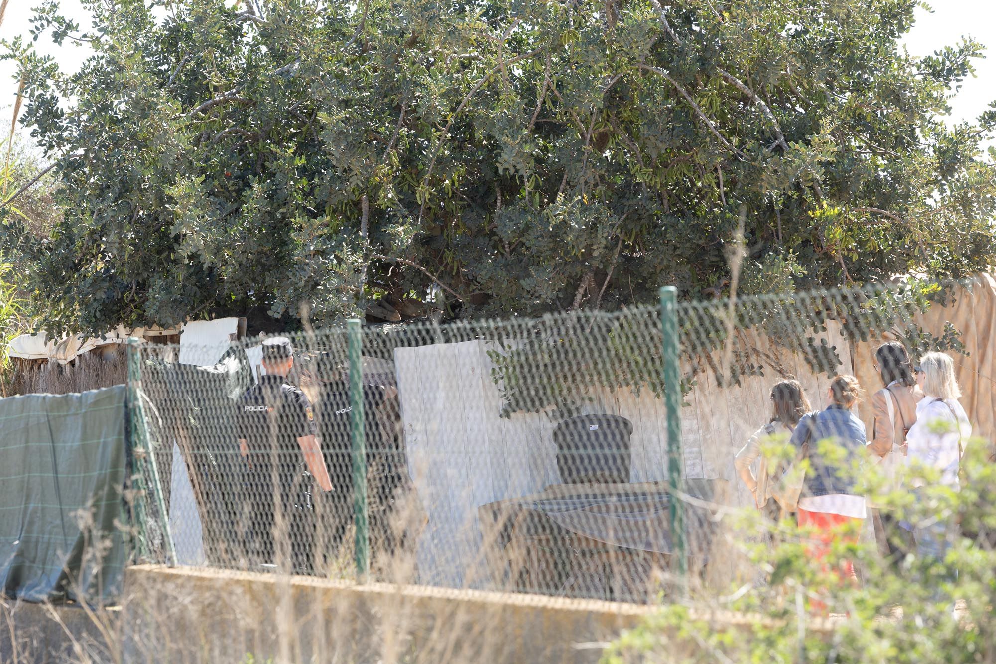 Comienza el desalojo del poblado ilegal de infraviviendas en Ibiza