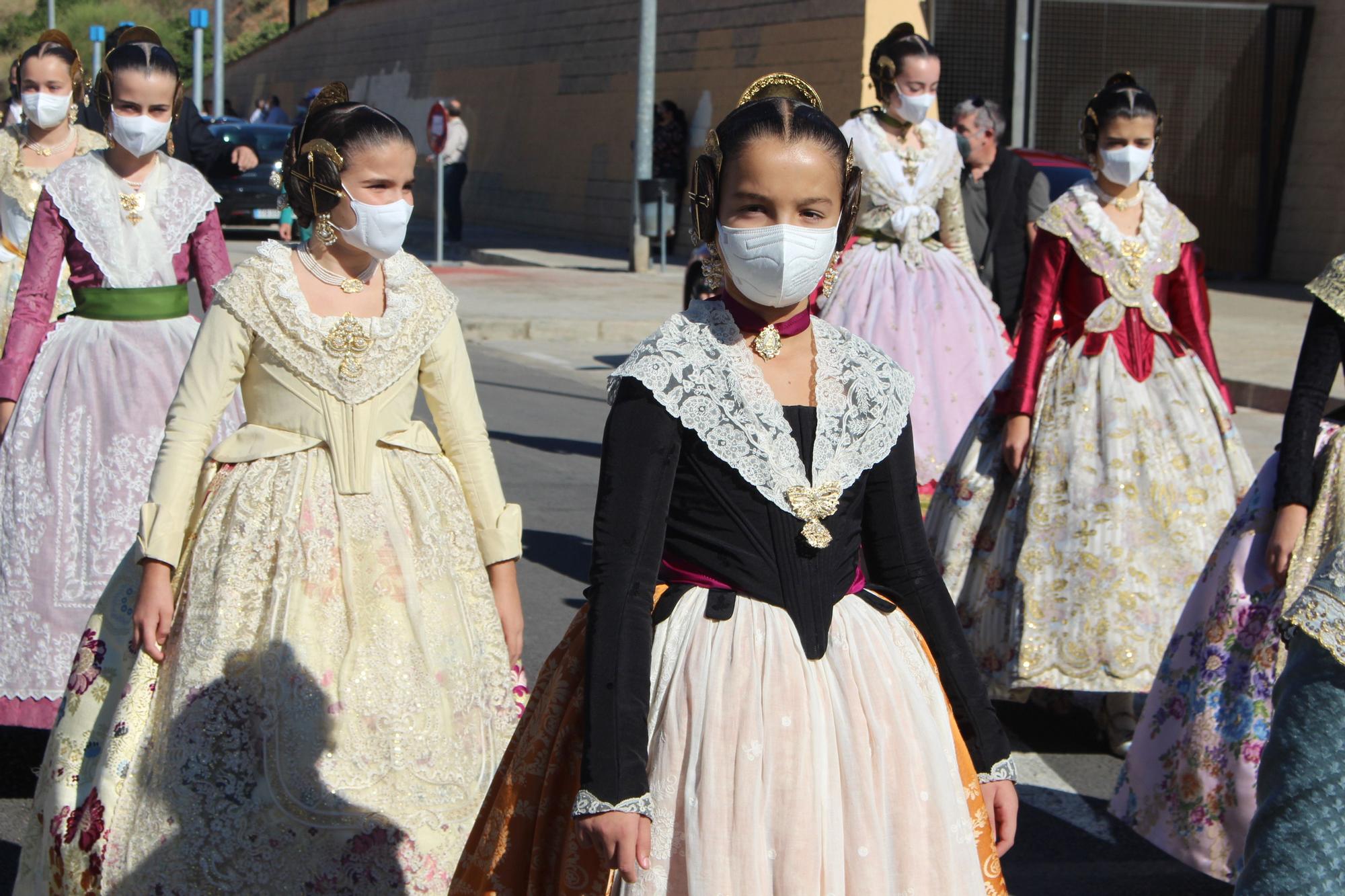 Carmen, Nerea y las cortes acompañan a las fallas de Quart y Xirivella en la procesión de la Senyera