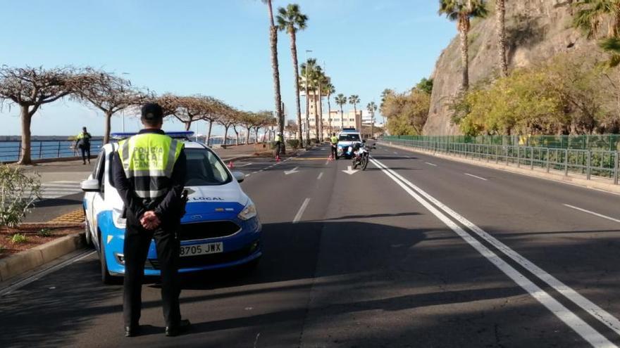 Uno de los controles situados en la Avenida de Anaga.