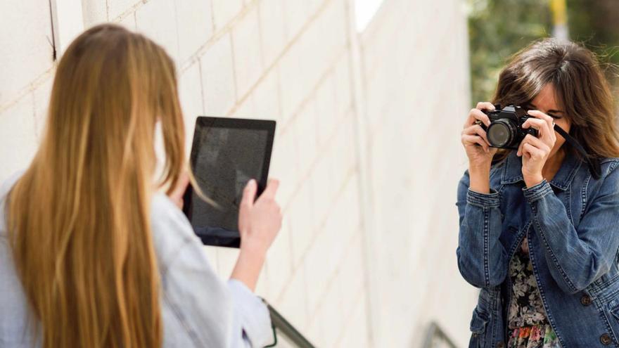 El premio será una cámara fotográfica digital instantánea.