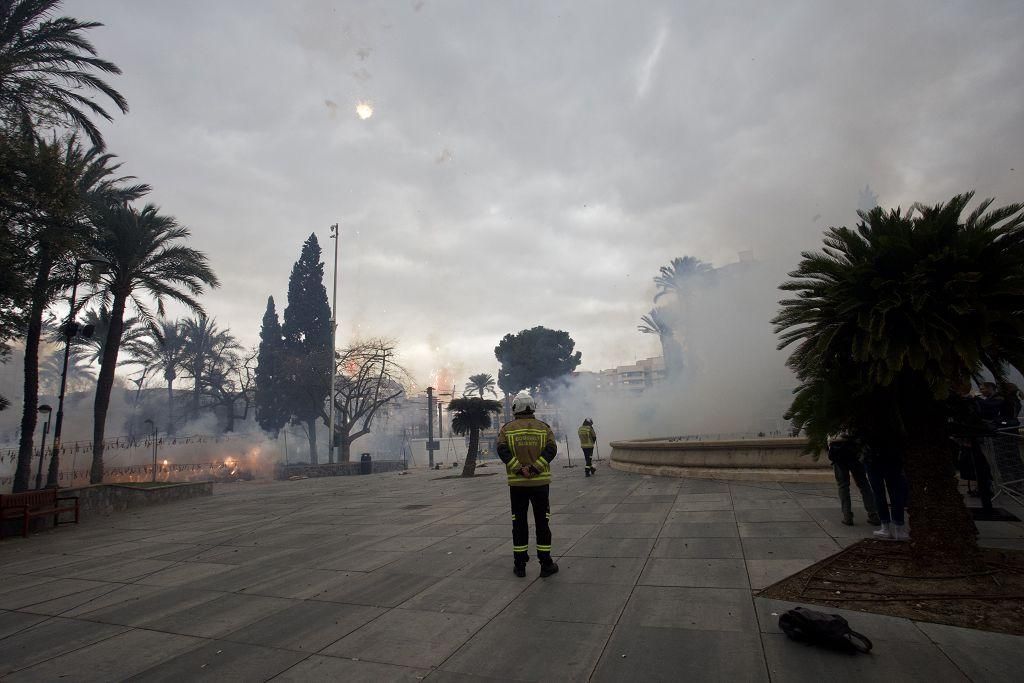 Las mejores imágenes de la 'mascletá' de Murcia