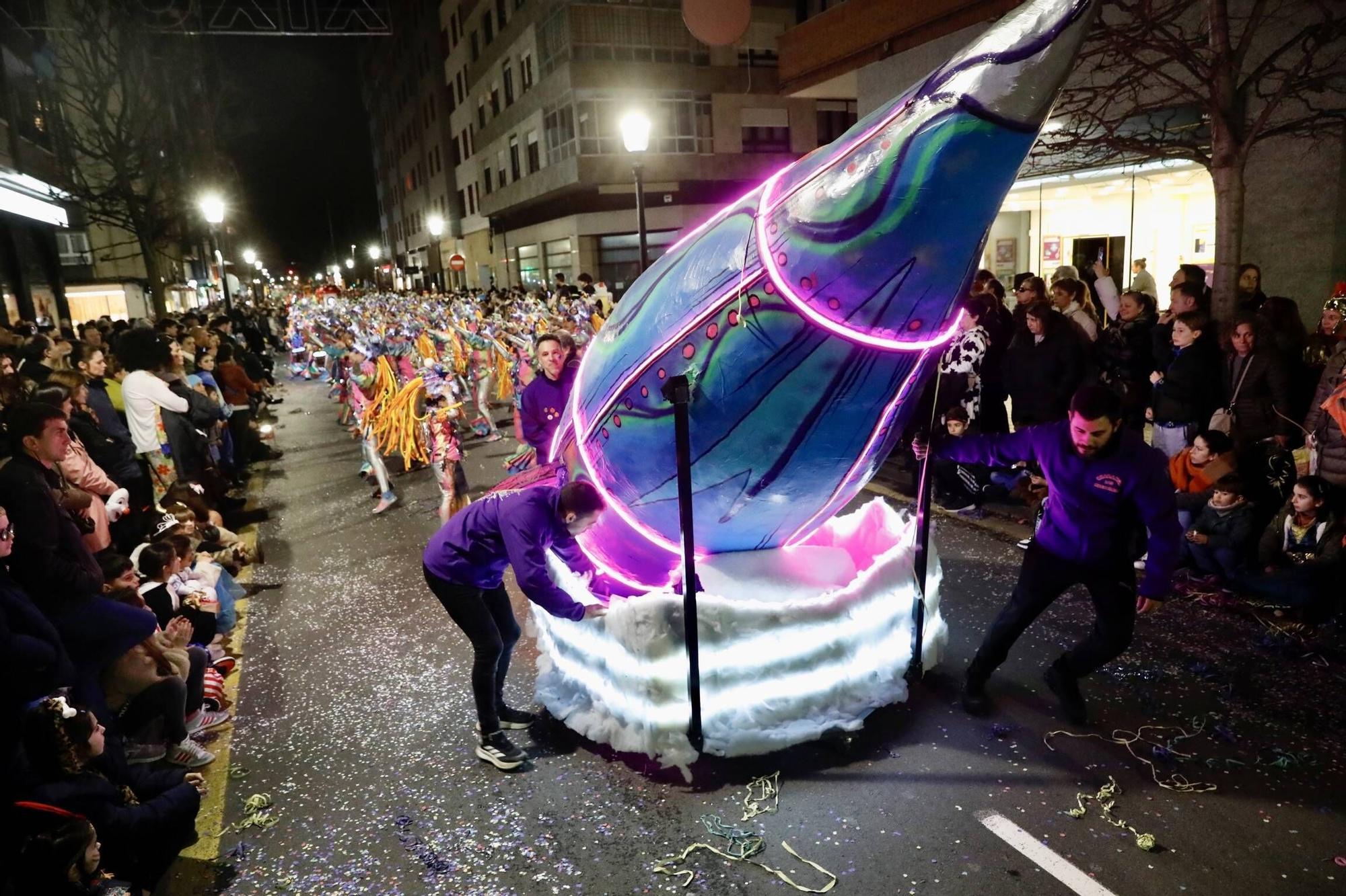 Así fue el multitudinario desfile del Antroxu de Gijón (en imágenes)