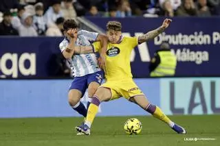 Una expulsión y el balón parado frenan al Málaga CF frente al Real Valladolid en La Rosaleda