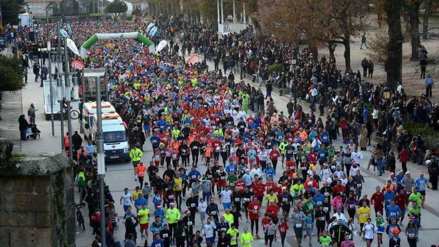 Salida de la San Silvestre 2014, que este jueves incrementará su participación. // Rafa Vázquez