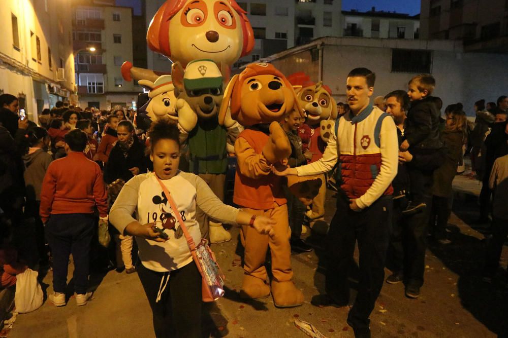 El distrito malagueño, como ya es tradición, adelanta el cortejo de sus majestades los Reyes Magos por las calles Fernández Fermina, Conde del Guadalhorce, Cruz del Humilladero o Camino de San Rafael.