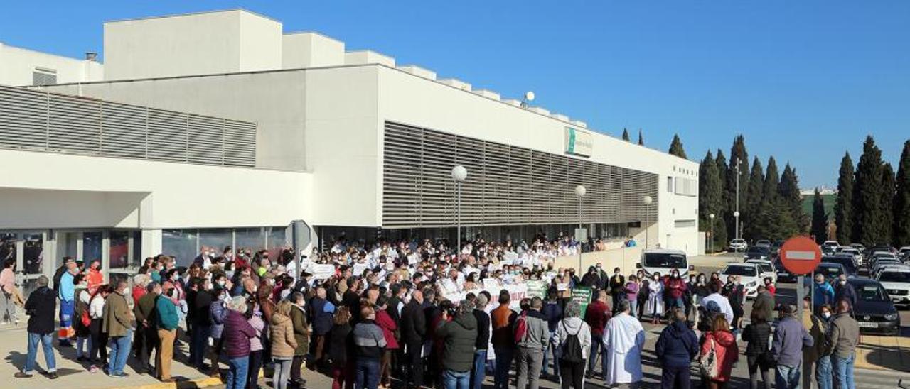 Imagen de la última protesta ciudadana celebrada a las puertas del hospital.