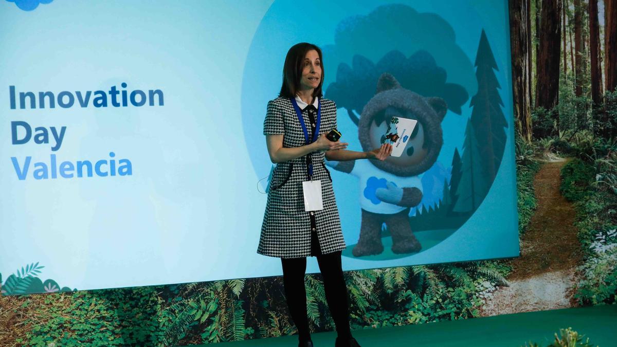 Dayana Peraza, directora regional de Ventas de Salesforce.