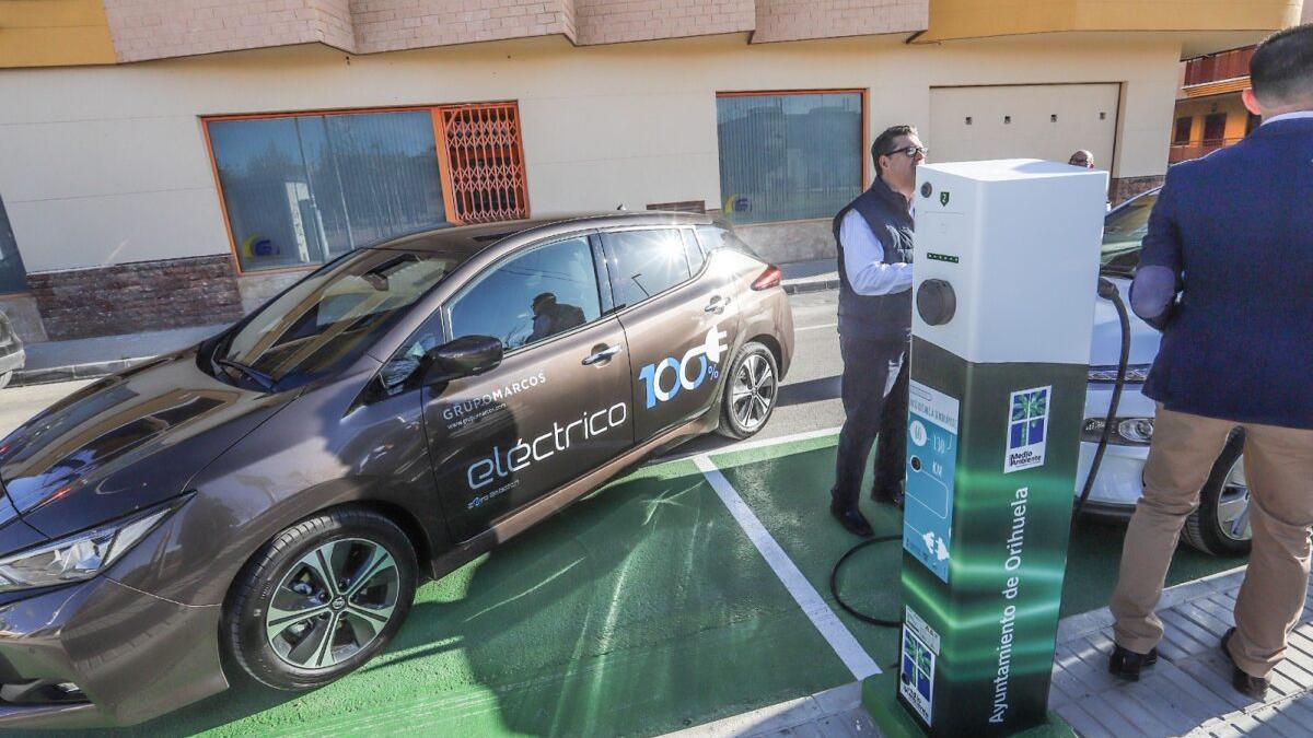 Nueva ley para flexibilizar la carga de coches eléctricos en gasolineras