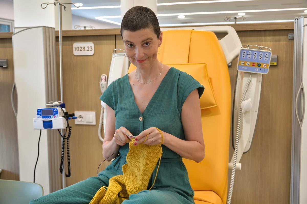 Inma Molina en el Hospital de Día Oncohematológico del Clínico de Málaga