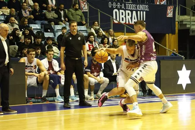El Obra vence al Valladolid tras remontar un partido que empezó mal para los de Santiago
