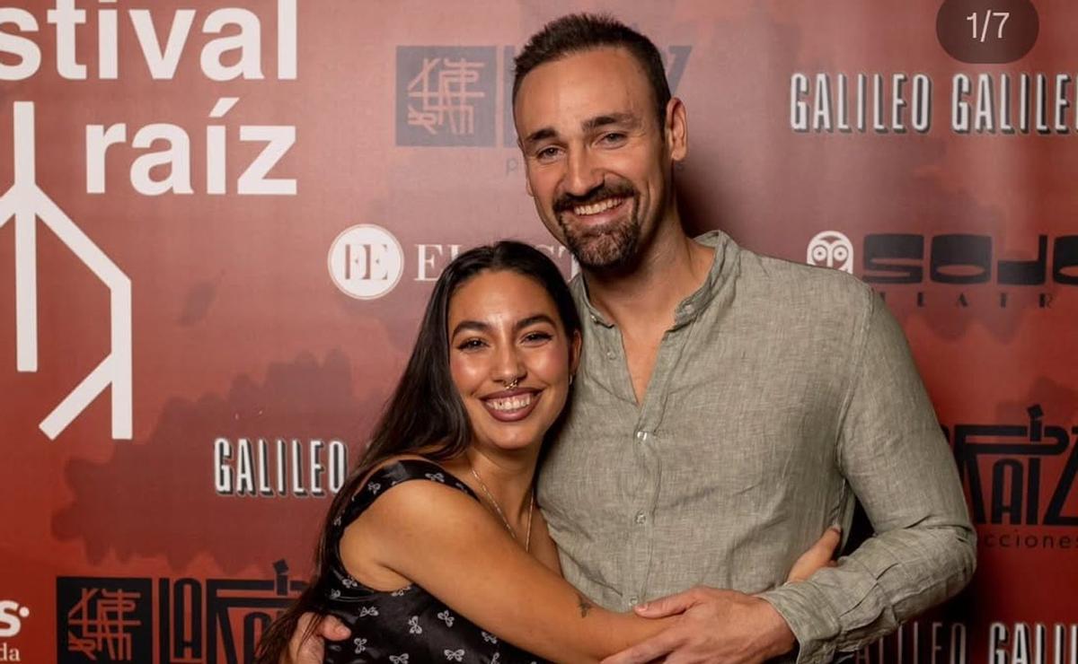 Julián Galindo con la artista María José Llérgo antes de actuar en la mítica sala madrileña Galileo Galilei.