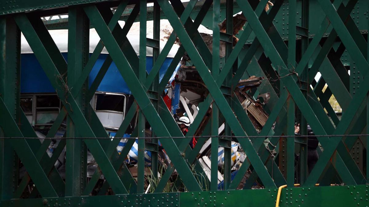 Tren de pasajeros se estrelló contra un tren de mantenimiento en Buenos Aires, dejando al menos 30 personas hospitalizadas, dos de las cuales estaban en estado grave