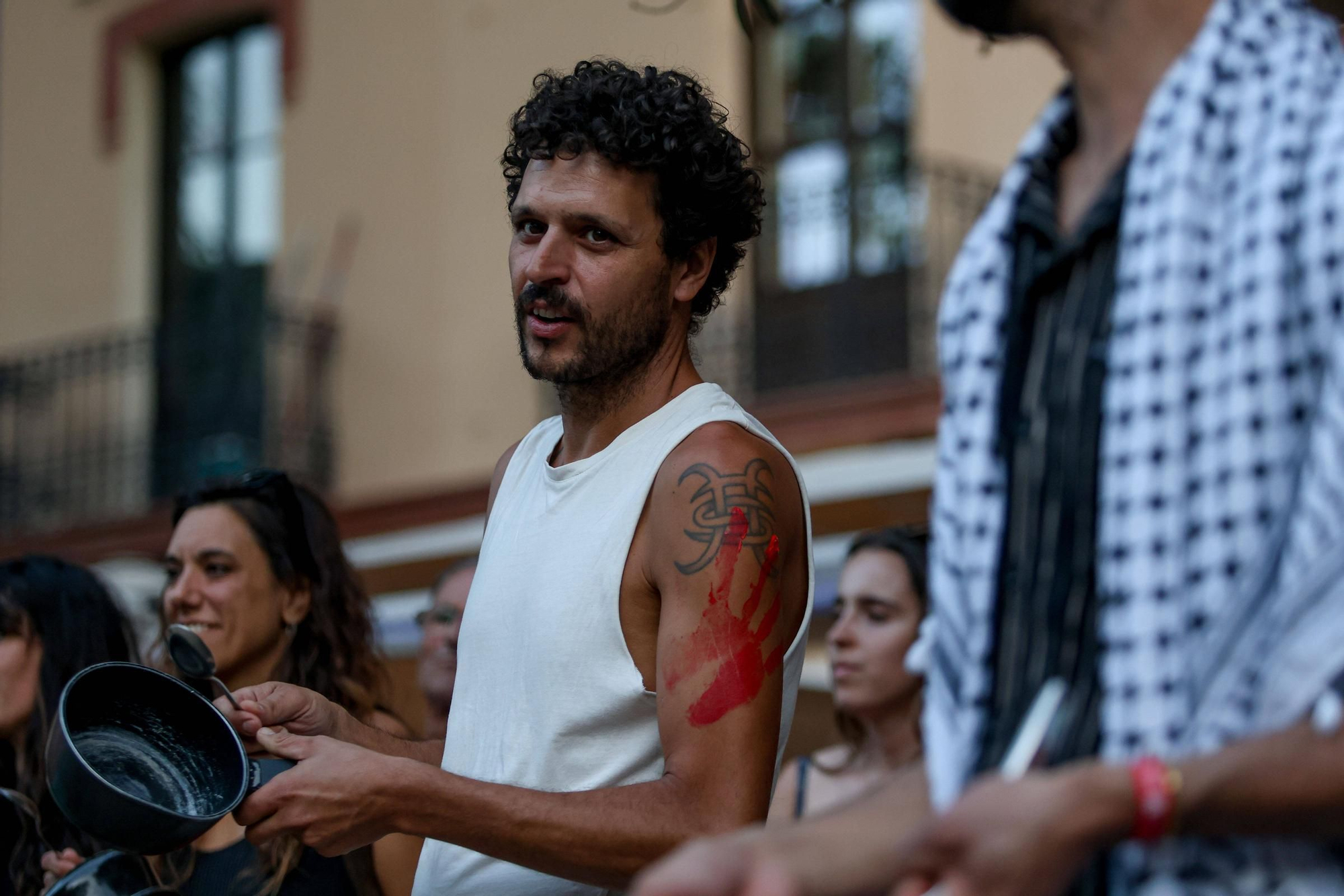 Concentración/Cacerolada convocada por la Plataforma de Solidaridad con el Pueblo Palestino bajo el lema Stop Holocausto Palestino