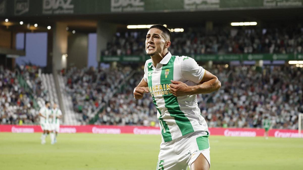 Víctor Sánchez celebra su primer gol con el Córdoba CF, en El Arcángel ante el Girona.