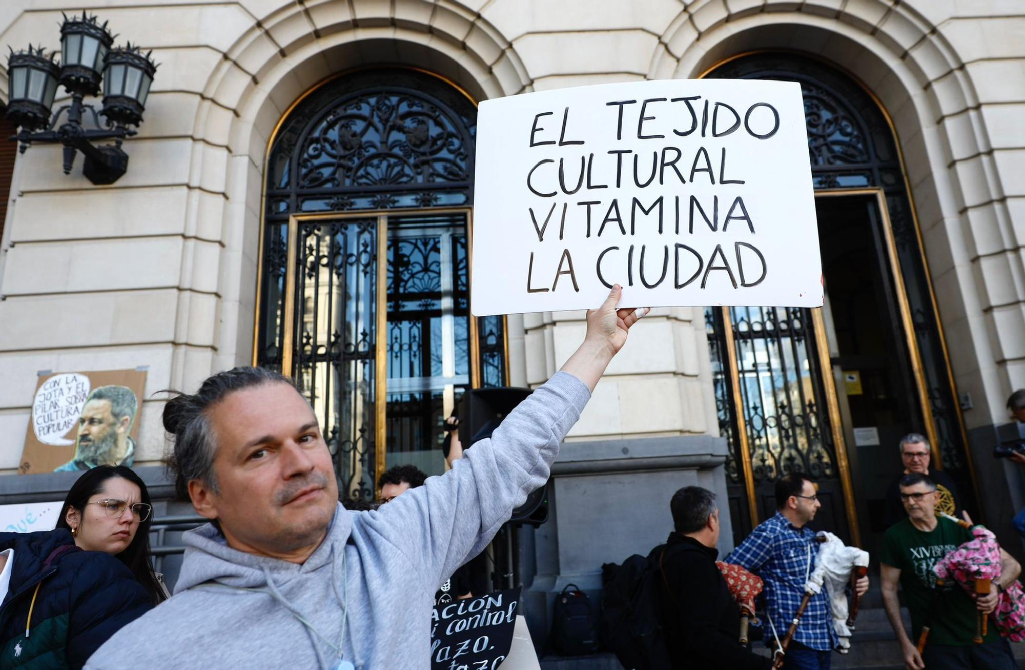 En imágenes | Nueva protesta de Bloque Cultural en la plaza España de Zaragoza