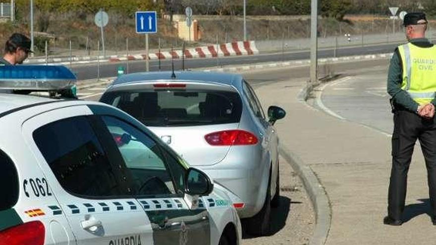 La Guardia Civil durante un control.