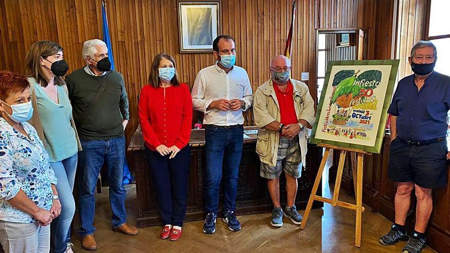 Por la izquierda, Viri Iglesias, Patricia Ferrero, Cándido Díaz, Ana Fernández, Iván Allende, Valentín del Fresno y Lisardo Argüelles, ayer, durante el acto.