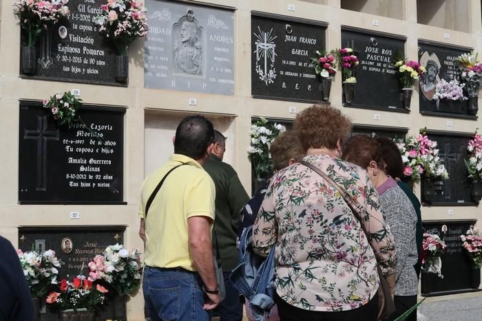 Día de Todos los Santos en el cementerio de Lorca