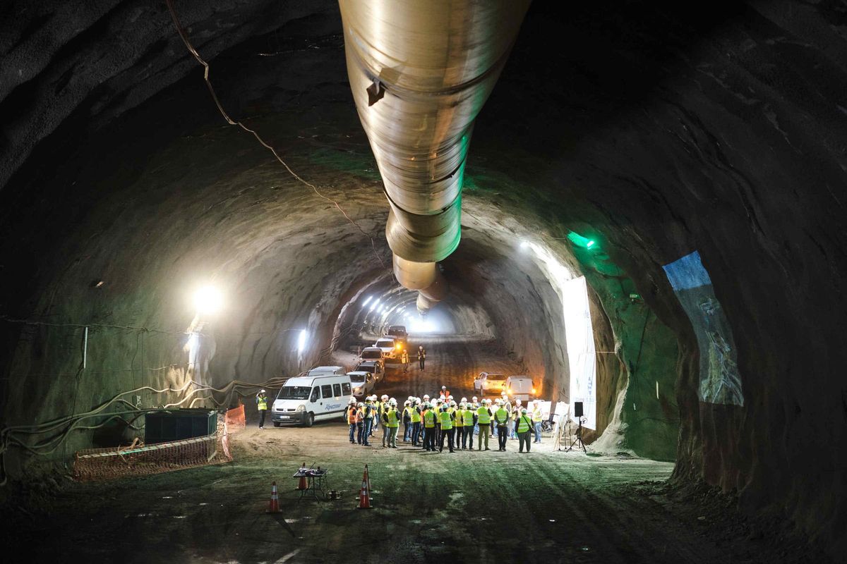Erjos Tunnel under construction