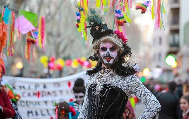 La Rua desfila por el centro de Palma