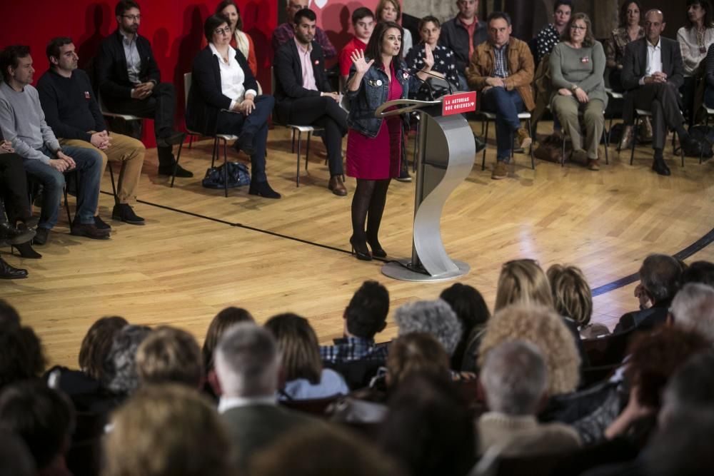 Mitin del PSOE y paseo de Carmen Calvo por Oviedo