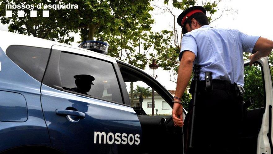 Els Mossos van detenir el jove per tots els fets