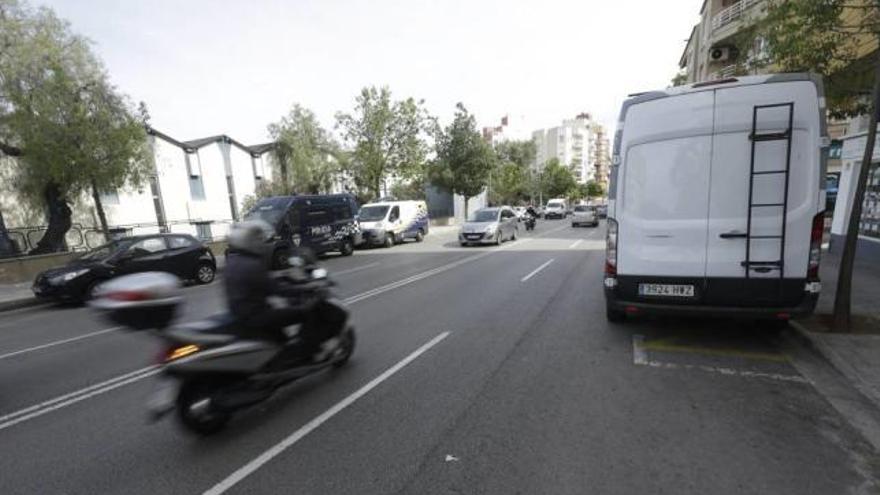 Un radar móvil le impuso la multa cuando circulaba en moto por la calle de la Llibertat, 29.