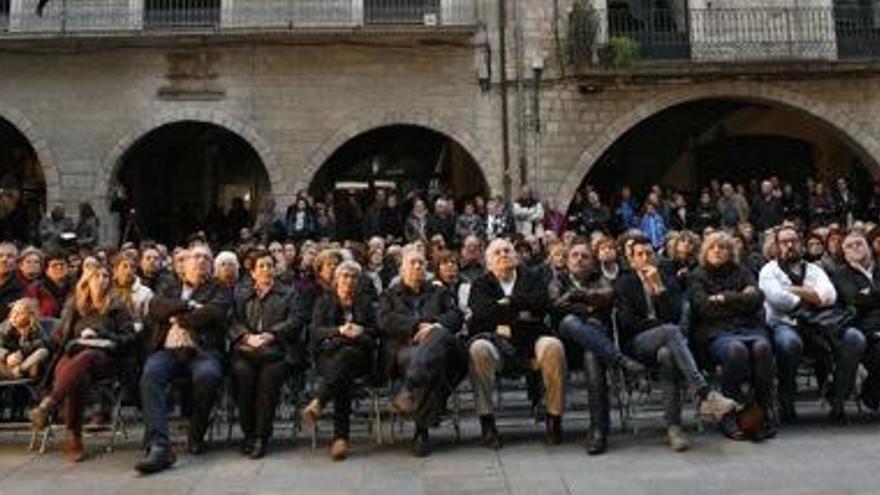 Cinc hores estoiques a la plaça del Vi